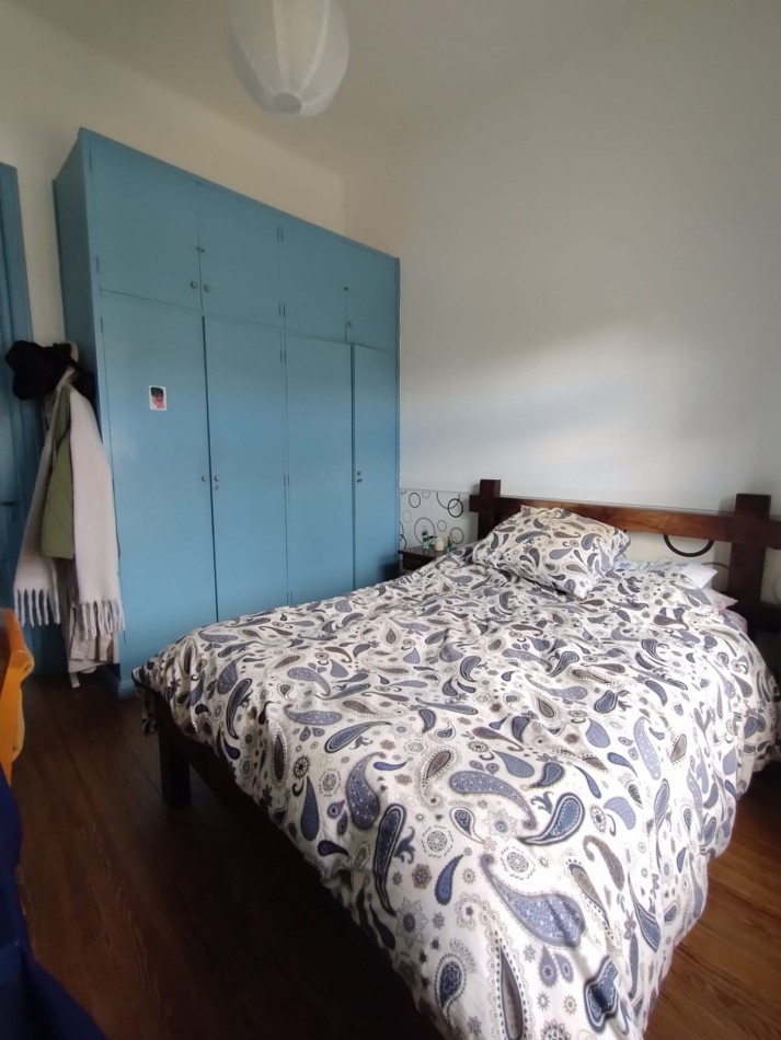 Casa cuatro ambientes con cochera y parque en zona la perla