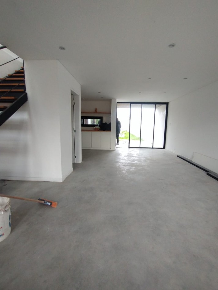 VENTA DE DUPLEX !!!!! ACTUALIZADO PRECIO DE ESTE HERMOSOS DUPLEX, A POCAS CUADRAS DEL MAR, ZONA SUR DE MDP, 3 COMODOS AMBIENTES, DISENO MODERNO, VELO !!!