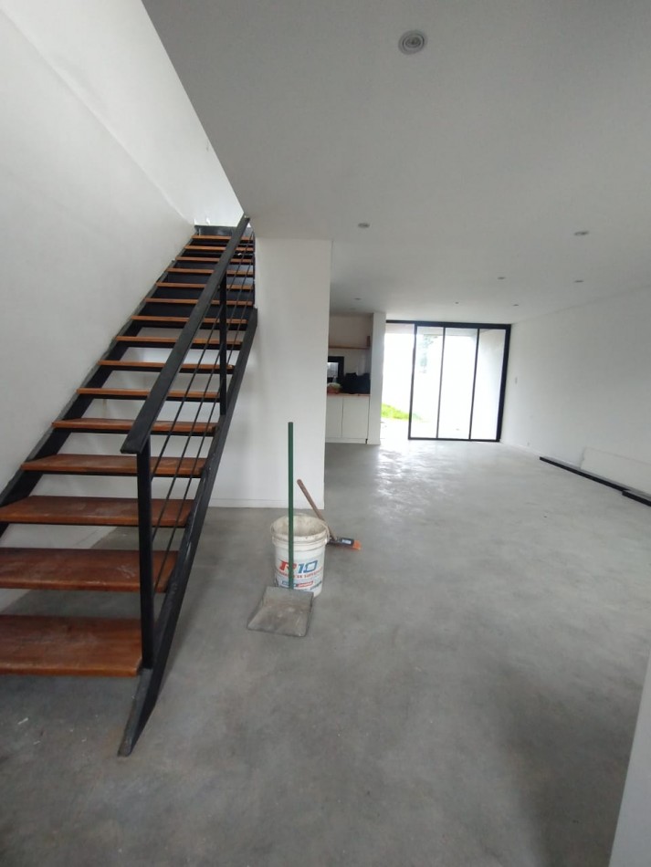 VENTA DE DUPLEX !!!!! ACTUALIZADO PRECIO DE ESTE HERMOSOS DUPLEX, A POCAS CUADRAS DEL MAR, ZONA SUR DE MDP, 3 COMODOS AMBIENTES, DISENO MODERNO, VELO !!!