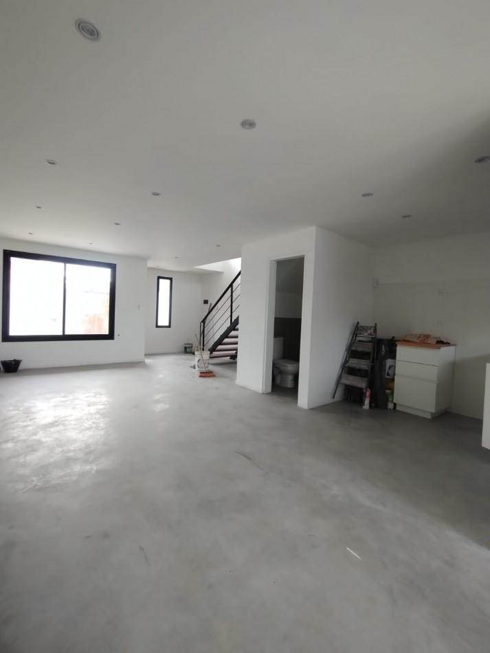 VENTA DE DUPLEX !!!!! ACTUALIZADO PRECIO DE ESTE HERMOSOS DUPLEX, A POCAS CUADRAS DEL MAR, ZONA SUR DE MDP, 3 COMODOS AMBIENTES, DISENO MODERNO, VELO !!!