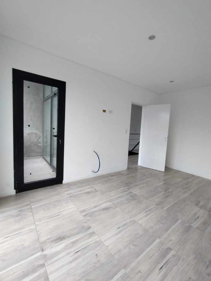 VENTA DE DUPLEX !!!!! ACTUALIZADO PRECIO DE ESTE HERMOSOS DUPLEX, A POCAS CUADRAS DEL MAR, ZONA SUR DE MDP, 3 COMODOS AMBIENTES, DISENO MODERNO, VELO !!!