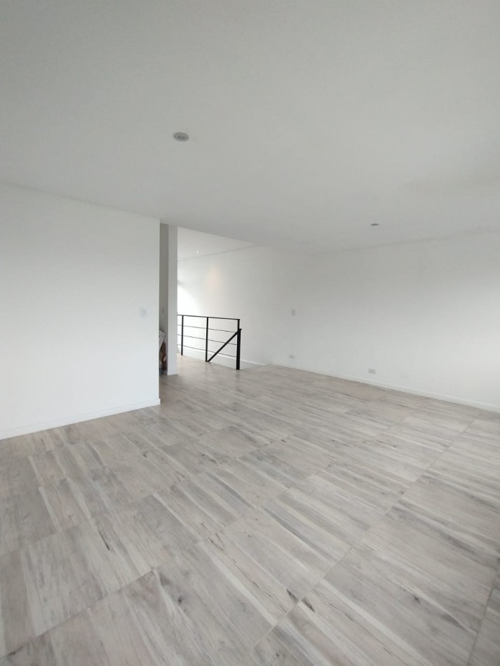 VENTA DE DUPLEX !!!!! ACTUALIZADO PRECIO DE ESTE HERMOSOS DUPLEX, A POCAS CUADRAS DEL MAR, ZONA SUR DE MDP, 3 COMODOS AMBIENTES, DISENO MODERNO, VELO !!!