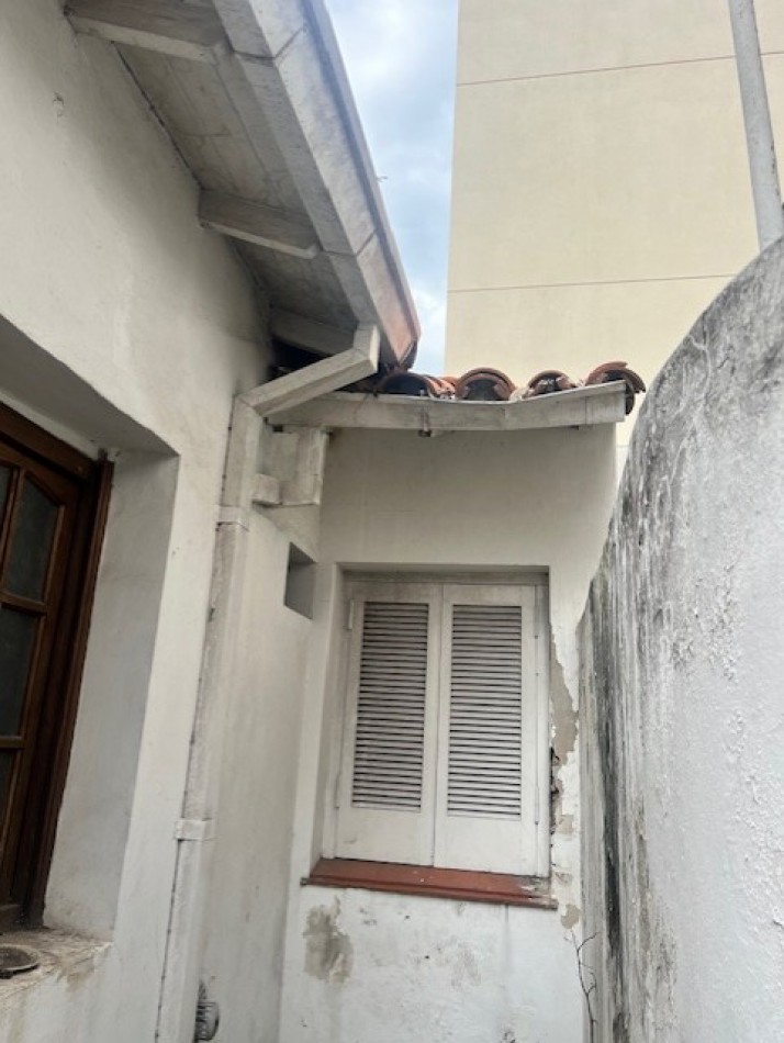 OPORTUNIDAD ***VENTA PH 3 AMB.  CON GARAJE Y PATIO, RAWSON Y CORDOBA, A RECICLAR !!!! INVERSORES !!!!