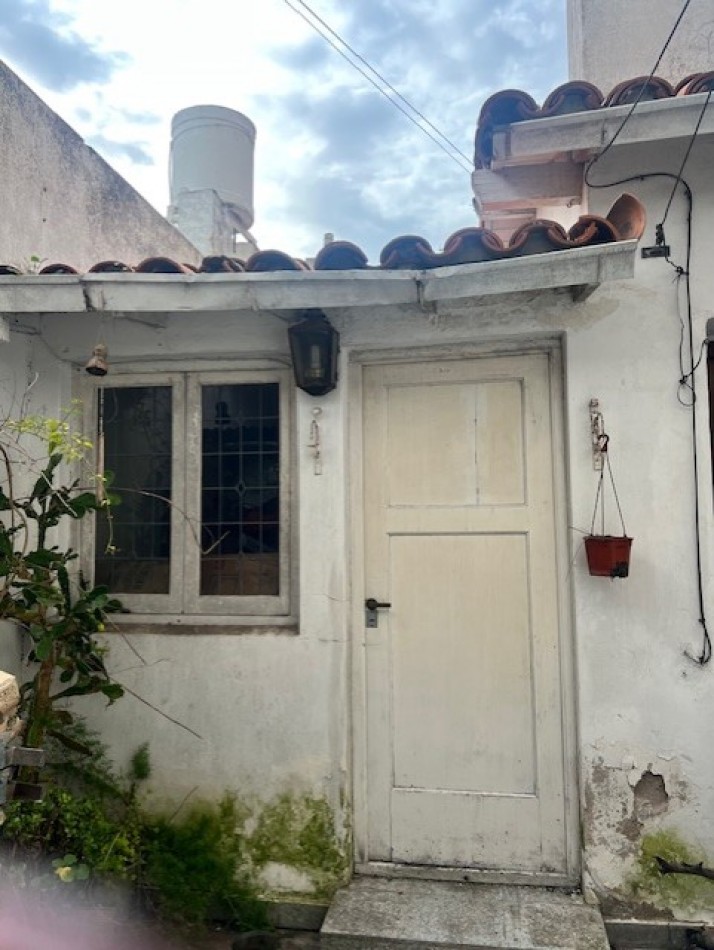 OPORTUNIDAD ***VENTA PH 3 AMB.  CON GARAJE Y PATIO, RAWSON Y CORDOBA, A RECICLAR !!!! INVERSORES !!!!