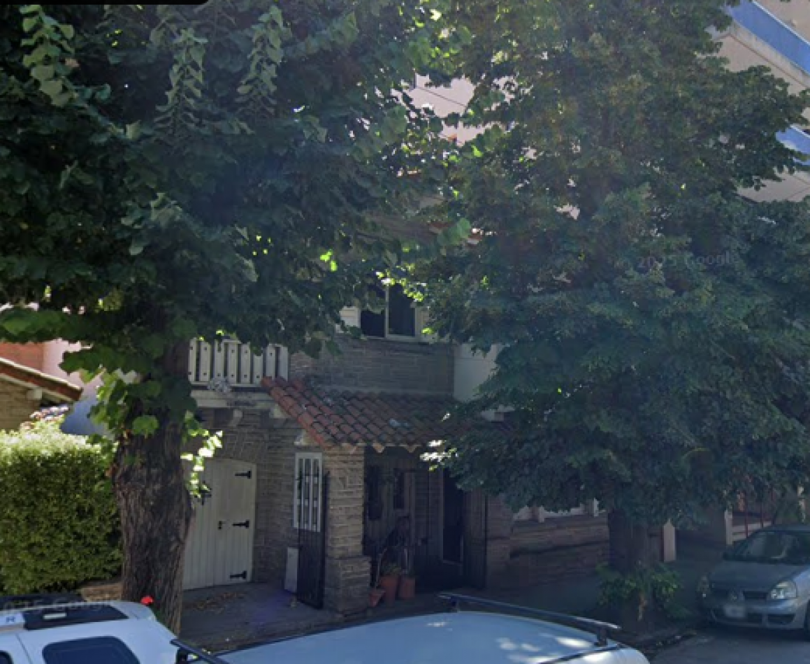 OPORTUNIDAD ***VENTA PH 3 AMB.  CON GARAJE Y PATIO, RAWSON Y CORDOBA, A RECICLAR !!!! INVERSORES !!!!