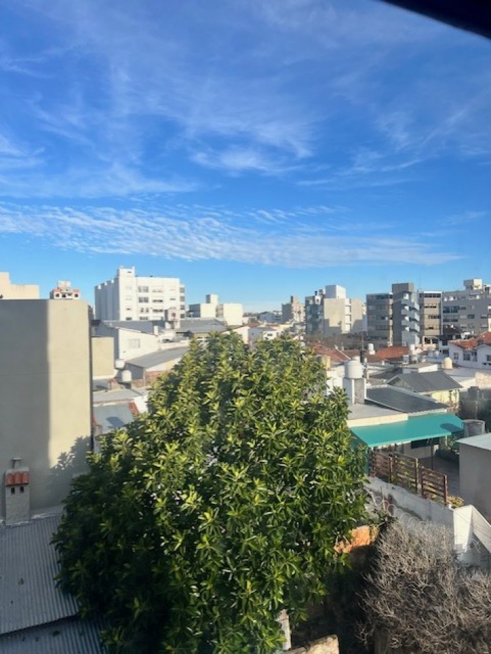 ALQUILER MAR  DEL PLATA, 24 M., HERMOSO DOS AMB. CON BALCON, AL  FRENTE Y SUPER  SOLEADO       