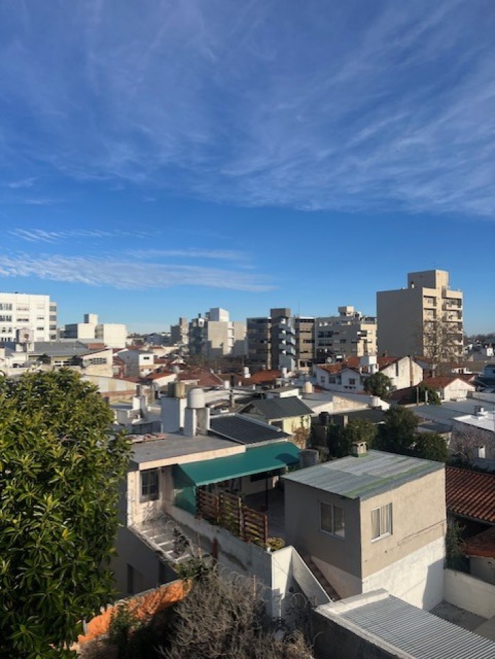 ALQUILER MAR  DEL PLATA, 24 M., HERMOSO DOS AMB. CON BALCON, AL  FRENTE Y SUPER  SOLEADO       