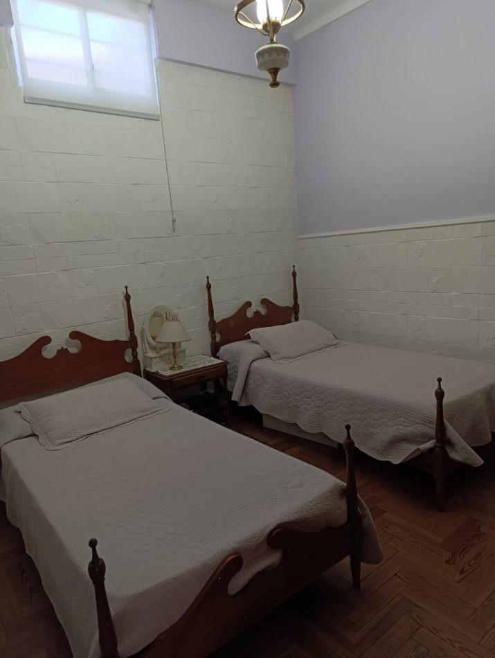 ALQUILER 24 MESES, ZONA SAN JOSE, CHALET DE 3 AMB. CON GARAJE Y PATIO.