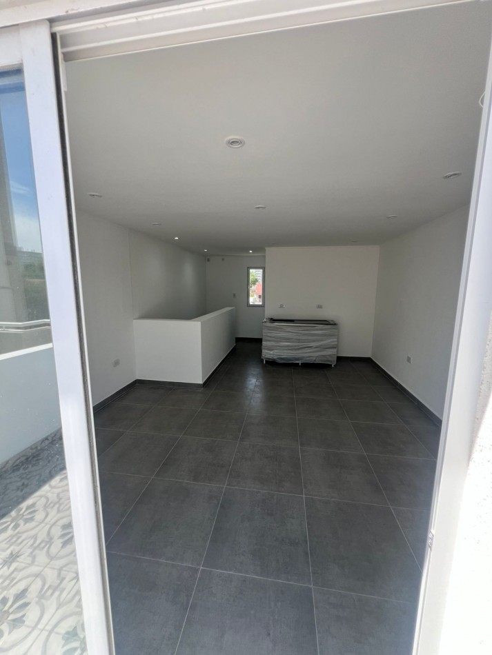 VENTA MDP !!! EXCELENTE TRIPLEX 4 AMBIENTES EN VENTA BARRIO SAN JOSE, PATIO, TERRAZA ENTRADA DE AUTO. 