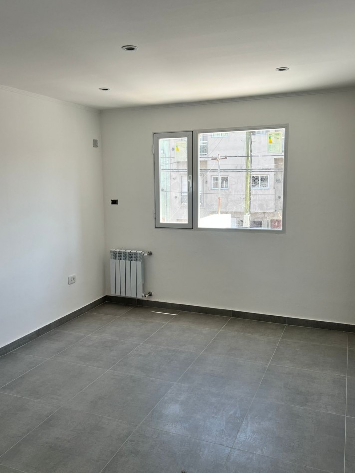 VENTA MDP !!! EXCELENTE TRIPLEX 4 AMBIENTES EN VENTA BARRIO SAN JOSE, PATIO, TERRAZA ENTRADA DE AUTO. 