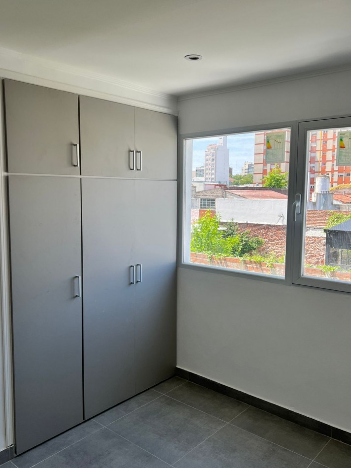 VENTA MDP !!! EXCELENTE TRIPLEX 4 AMBIENTES EN VENTA BARRIO SAN JOSE, PATIO, TERRAZA ENTRADA DE AUTO. 