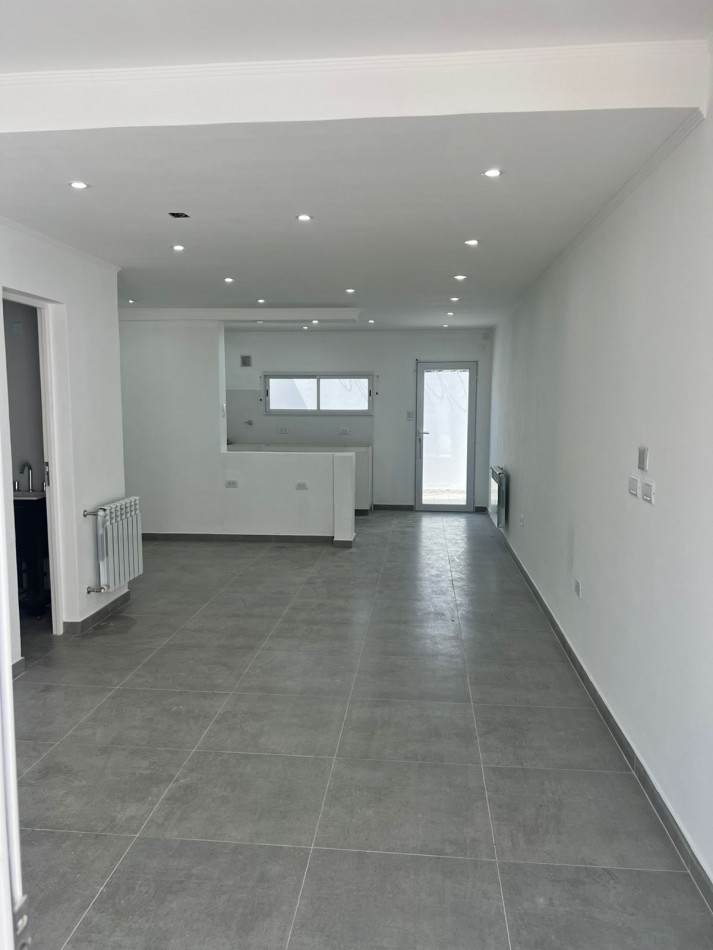 VENTA MDP !!! EXCELENTE TRIPLEX 4 AMBIENTES EN VENTA BARRIO SAN JOSE, PATIO, TERRAZA ENTRADA DE AUTO. 