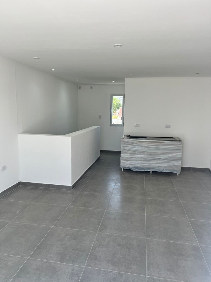 VENTA MDP !!! EXCELENTE TRIPLEX 4 AMBIENTES EN VENTA BARRIO SAN JOSE, PATIO, TERRAZA ENTRADA DE AUTO. 