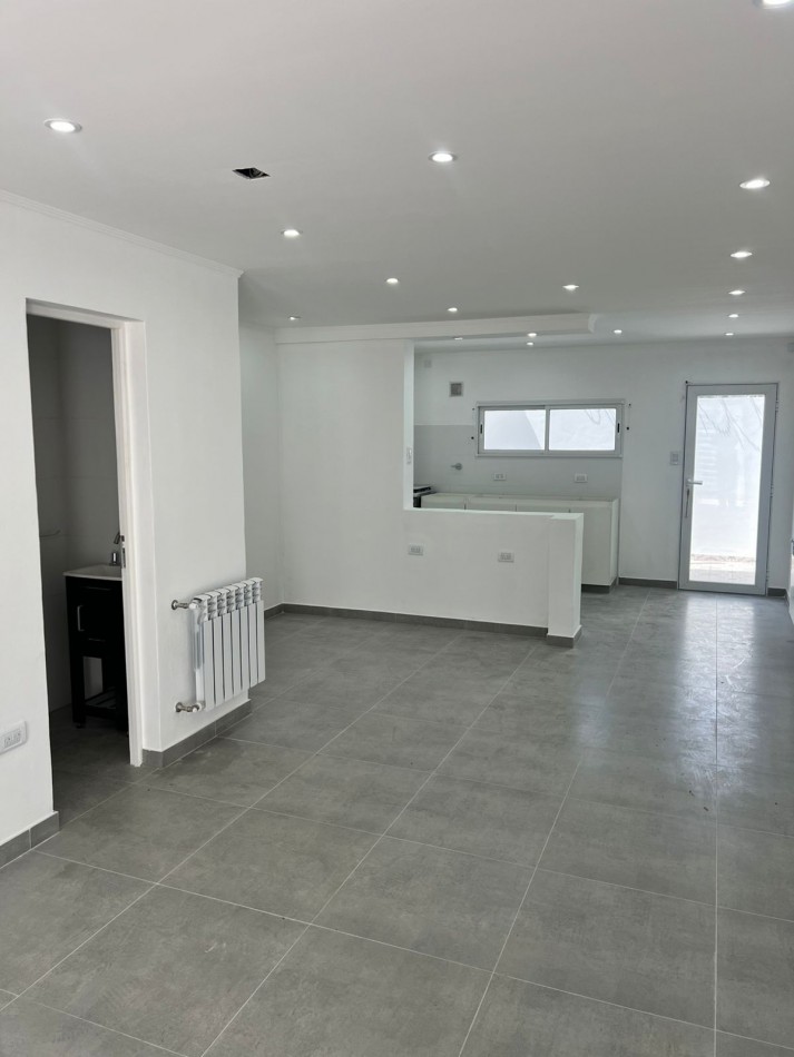 VENTA MDP !!! EXCELENTE TRIPLEX 4 AMBIENTES EN VENTA BARRIO SAN JOSE, PATIO, TERRAZA ENTRADA DE AUTO. 