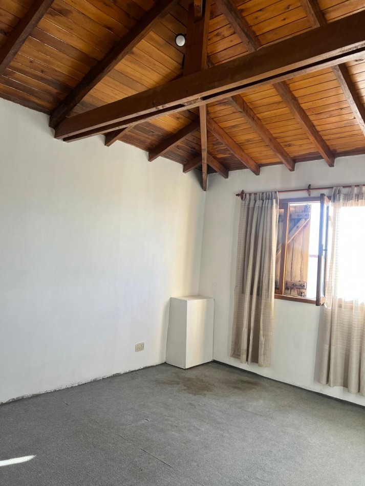 ALQUILER PH DE 2 AMB. MAS ESCRITORIO, 2/3 PERSONAS MAXIMO, EN SEGUNDO PISO POR ESCALERA, BARRIO BDO. RIVADAVIA