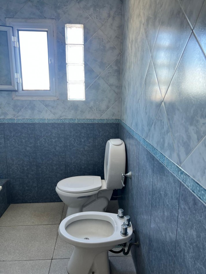 ALQUILER PH DE 2 AMB. MAS ESCRITORIO, 2/3 PERSONAS MAXIMO, EN SEGUNDO PISO POR ESCALERA, BARRIO BDO. RIVADAVIA