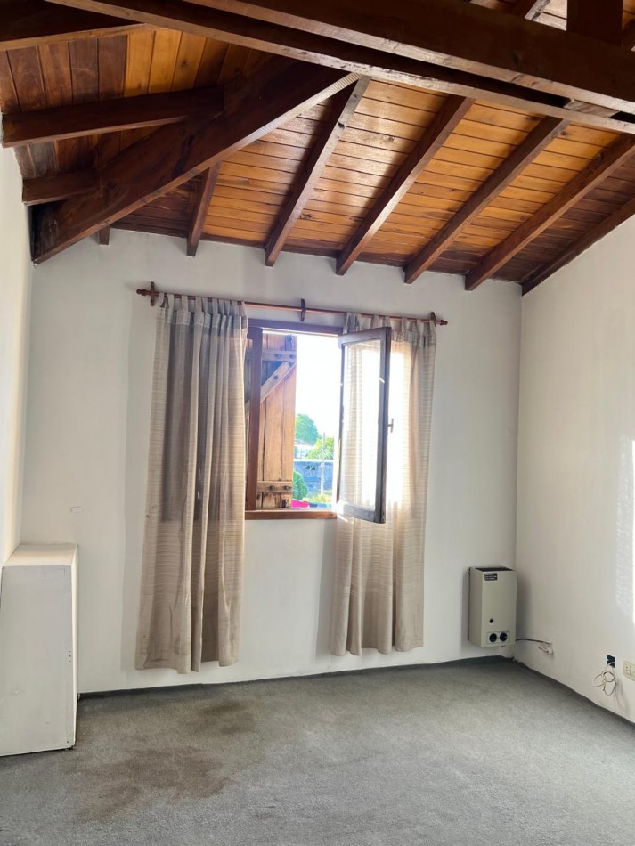 ALQUILER PH DE 2 AMB. MAS ESCRITORIO, 2/3 PERSONAS MAXIMO, EN SEGUNDO PISO POR ESCALERA, BARRIO BDO. RIVADAVIA