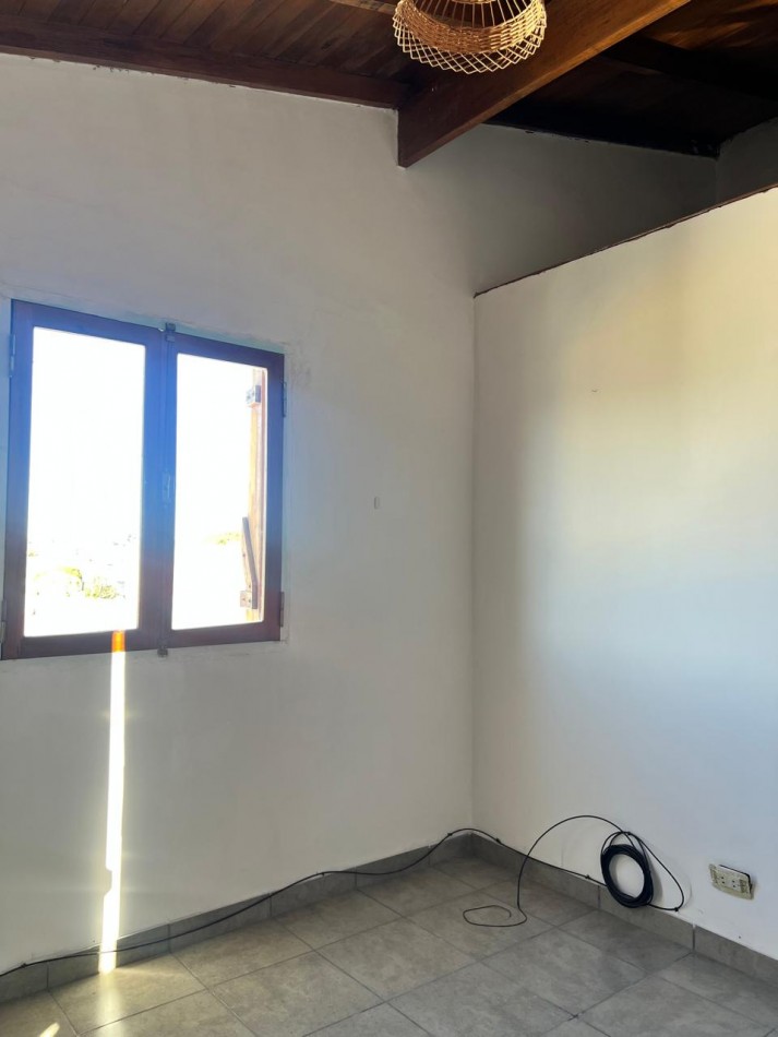 ALQUILER PH DE 2 AMB. MAS ESCRITORIO, 2/3 PERSONAS MAXIMO, EN SEGUNDO PISO POR ESCALERA, BARRIO BDO. RIVADAVIA