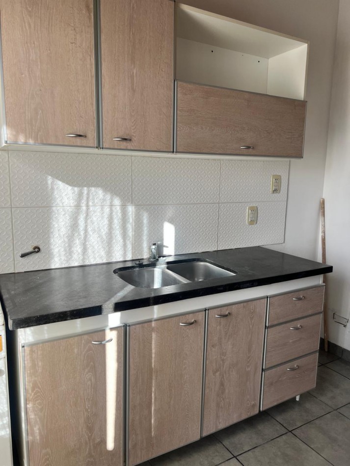 ALQUILER PH DE 2 AMB. MAS ESCRITORIO, 2/3 PERSONAS MAXIMO, EN SEGUNDO PISO POR ESCALERA, BARRIO BDO. RIVADAVIA