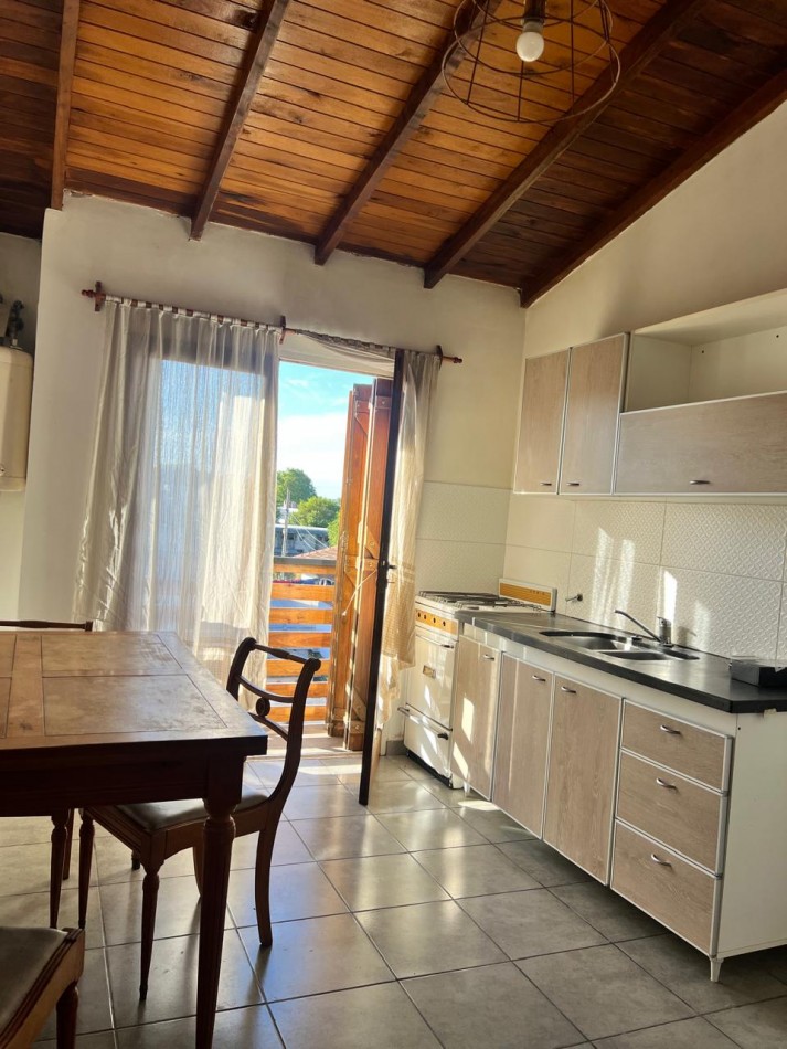 ALQUILER PH DE 2 AMB. MAS ESCRITORIO, 2/3 PERSONAS MAXIMO, EN SEGUNDO PISO POR ESCALERA, BARRIO BDO. RIVADAVIA