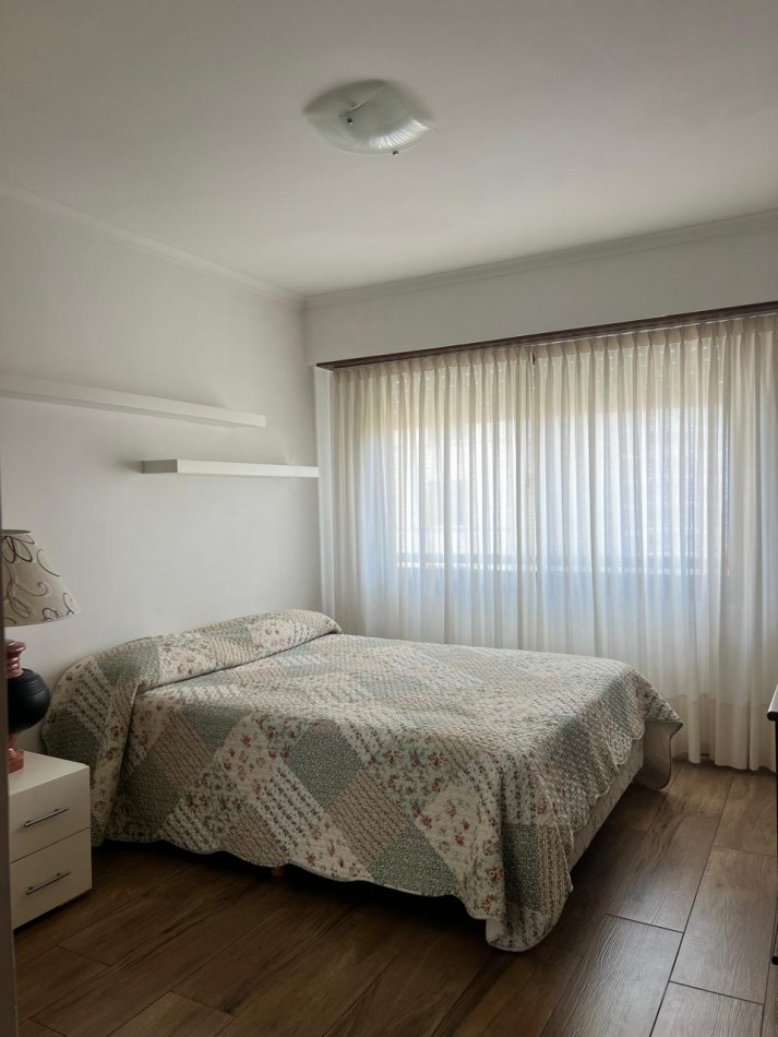 ALQUILER 24 MESES, MDP, IMPACTANTE PISO DE 3 AMB. LIVING COMEDOR, COCINA COMEDOR, LAVADERO , BALCONES, DOS COCHERAS, VISTA PLENA AL MAR  DESDE TODOS LOS AMBIENTES, UNICO !!!!