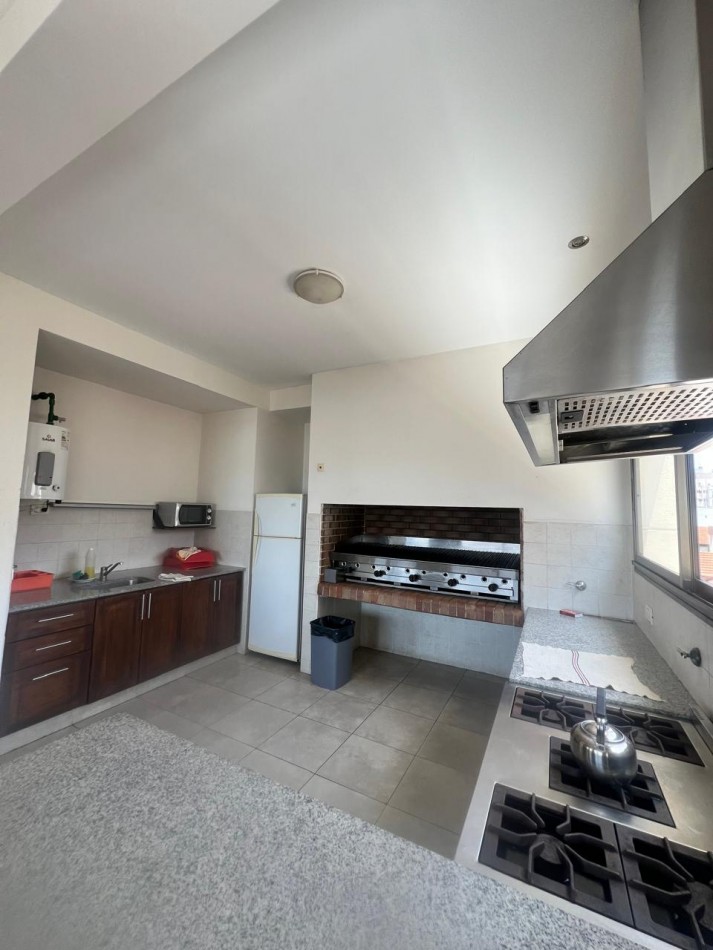 ALQUILER 24 MESES, MDP, IMPACTANTE PISO DE 3 AMB. LIVING COMEDOR, COCINA COMEDOR, LAVADERO , BALCONES, DOS COCHERAS, VISTA PLENA AL MAR  DESDE TODOS LOS AMBIENTES, UNICO !!!!