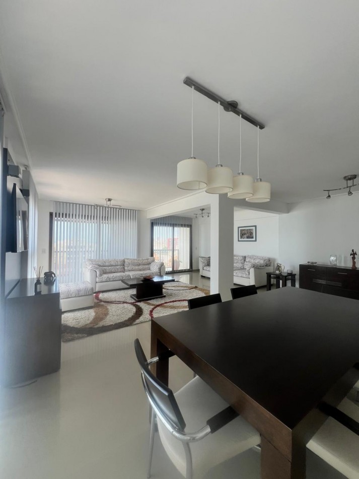 ALQUILER 24 MESES, MDP, IMPACTANTE PISO DE 3 AMB. LIVING COMEDOR, COCINA COMEDOR, LAVADERO , BALCONES, DOS COCHERAS, VISTA PLENA AL MAR  DESDE TODOS LOS AMBIENTES, UNICO !!!!