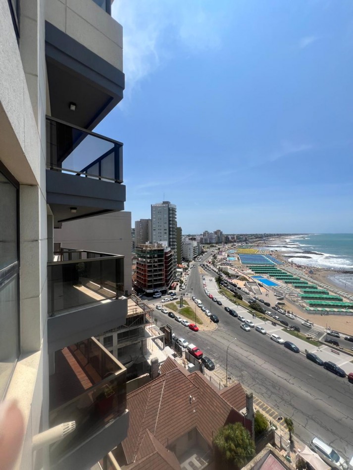 ALQUILER 24 MESES, MDP, IMPACTANTE PISO DE 3 AMB. LIVING COMEDOR, COCINA COMEDOR, LAVADERO , BALCONES, DOS COCHERAS, VISTA PLENA AL MAR  DESDE TODOS LOS AMBIENTES, UNICO !!!!