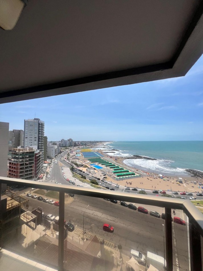 ALQUILER 24 MESES, MDP, IMPACTANTE PISO DE 3 AMB. LIVING COMEDOR, COCINA COMEDOR, LAVADERO , BALCONES, DOS COCHERAS, VISTA PLENA AL MAR  DESDE TODOS LOS AMBIENTES, UNICO !!!!