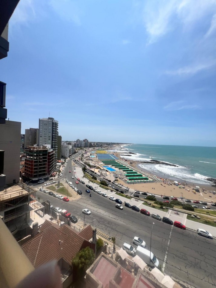 ALQUILER 24 MESES, MDP, IMPACTANTE PISO DE 3 AMB. LIVING COMEDOR, COCINA COMEDOR, LAVADERO , BALCONES, DOS COCHERAS, VISTA PLENA AL MAR  DESDE TODOS LOS AMBIENTES, UNICO !!!!