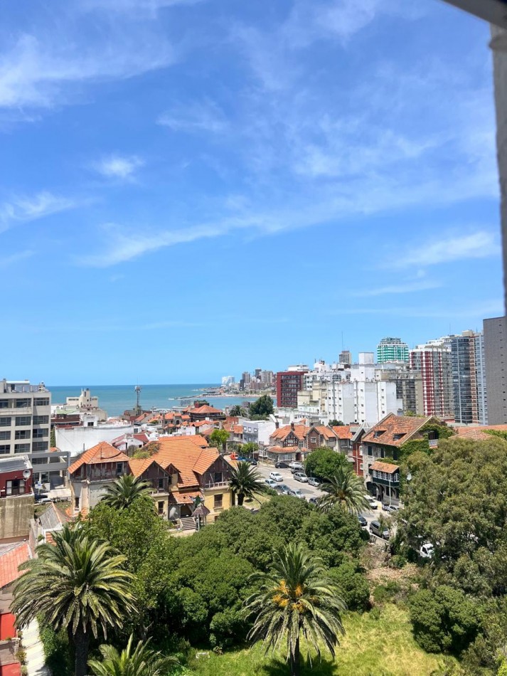 ALQUILER 24 MESES, MDP, IMPACTANTE PISO DE 3 AMB. LIVING COMEDOR, COCINA COMEDOR, LAVADERO , BALCONES, DOS COCHERAS, VISTA PLENA AL MAR  DESDE TODOS LOS AMBIENTES, UNICO !!!!