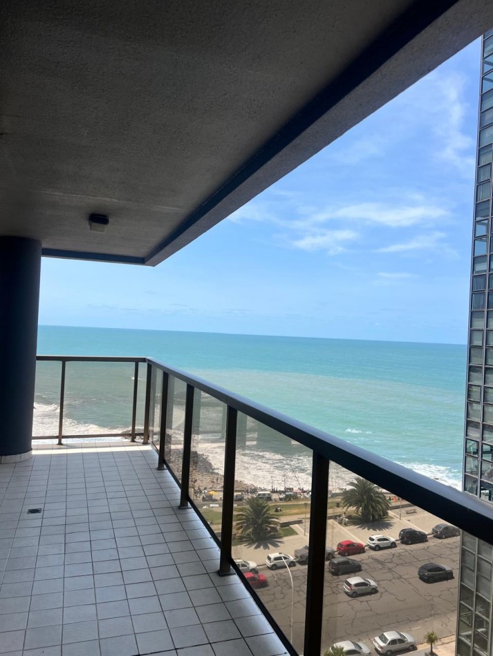 ALQUILER 24 MESES, MDP, IMPACTANTE PISO DE 3 AMB. LIVING COMEDOR, COCINA COMEDOR, LAVADERO , BALCONES, DOS COCHERAS, VISTA PLENA AL MAR  DESDE TODOS LOS AMBIENTES, UNICO !!!!