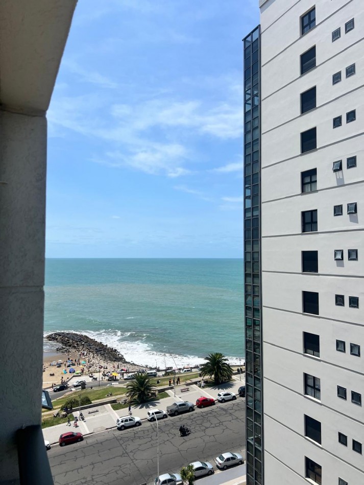 ALQUILER 24 MESES, MDP, IMPACTANTE PISO DE 3 AMB. LIVING COMEDOR, COCINA COMEDOR, LAVADERO , BALCONES, DOS COCHERAS, VISTA PLENA AL MAR  DESDE TODOS LOS AMBIENTES, UNICO !!!!