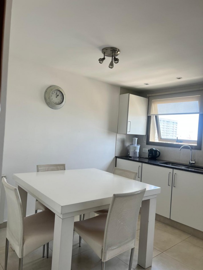 ALQUILER 24 MESES, MDP, IMPACTANTE PISO DE 3 AMB. LIVING COMEDOR, COCINA COMEDOR, LAVADERO , BALCONES, DOS COCHERAS, VISTA PLENA AL MAR  DESDE TODOS LOS AMBIENTES, UNICO !!!!