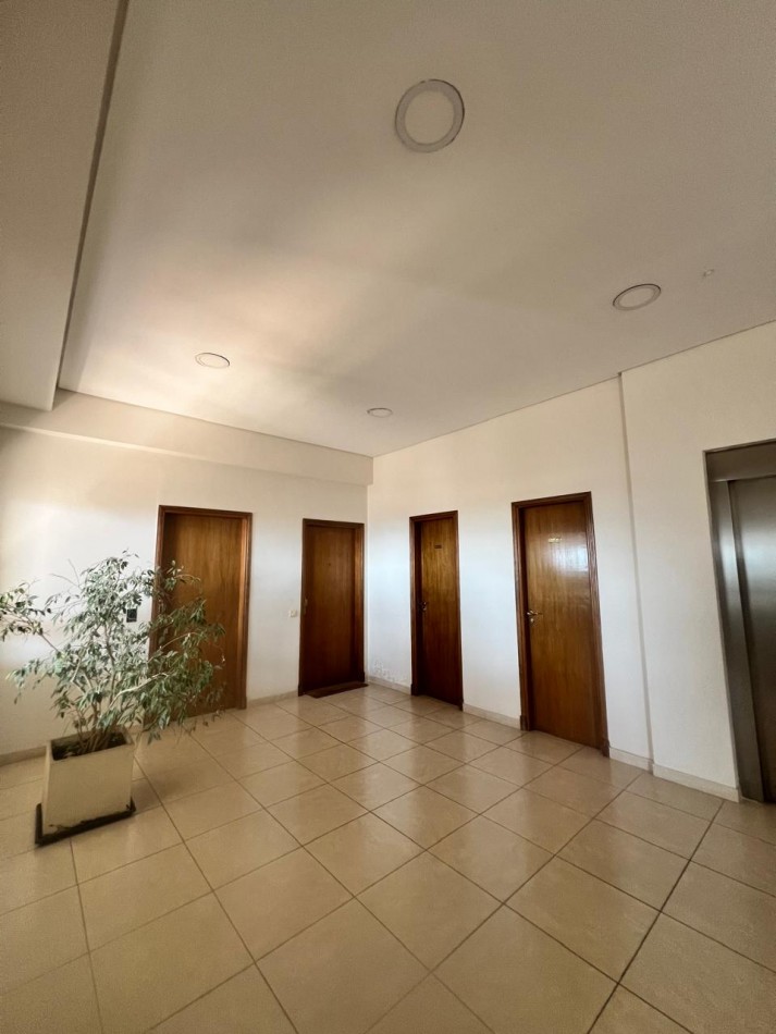 ALQUILER 24 MESES, MDP, IMPACTANTE PISO DE 3 AMB. LIVING COMEDOR, COCINA COMEDOR, LAVADERO , BALCONES, DOS COCHERAS, VISTA PLENA AL MAR  DESDE TODOS LOS AMBIENTES, UNICO !!!!