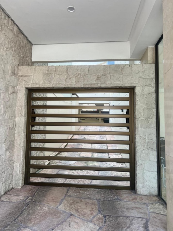 ALQUILER 24 MESES, MDP, IMPACTANTE PISO DE 3 AMB. LIVING COMEDOR, COCINA COMEDOR, LAVADERO , BALCONES, DOS COCHERAS, VISTA PLENA AL MAR  DESDE TODOS LOS AMBIENTES, UNICO !!!!