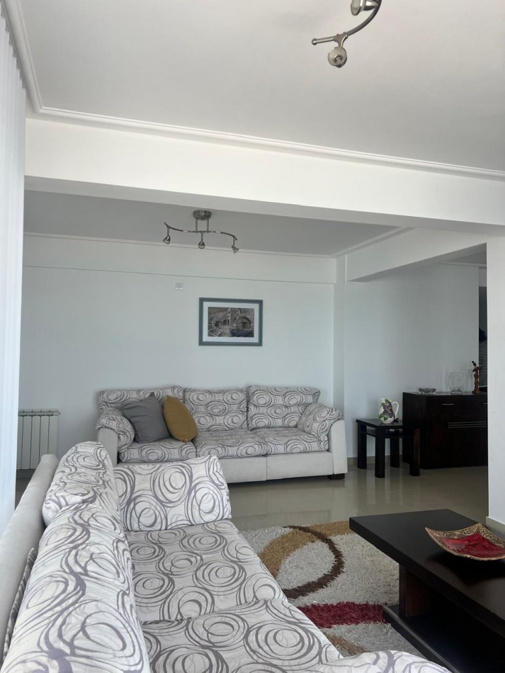 ALQUILER 24 MESES, MDP, IMPACTANTE PISO DE 3 AMB. LIVING COMEDOR, COCINA COMEDOR, LAVADERO , BALCONES, DOS COCHERAS, VISTA PLENA AL MAR  DESDE TODOS LOS AMBIENTES, UNICO !!!!