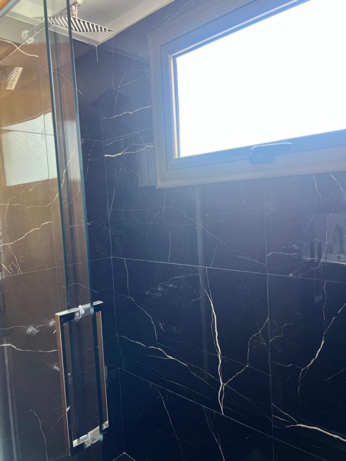 ALQUILER 24 MESES, MDP, IMPACTANTE PISO DE 3 AMB. LIVING COMEDOR, COCINA COMEDOR, LAVADERO , BALCONES, DOS COCHERAS, VISTA PLENA AL MAR  DESDE TODOS LOS AMBIENTES, UNICO !!!!