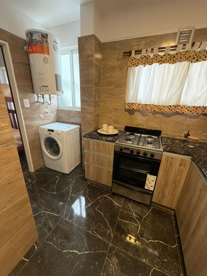 Departamento 2 ambientes con dependencia a la calle con balcon!