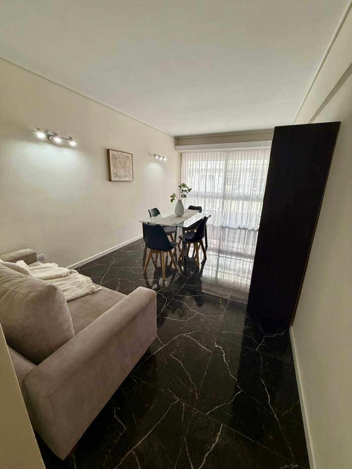 Departamento 2 ambientes con dependencia a la calle con balcon!