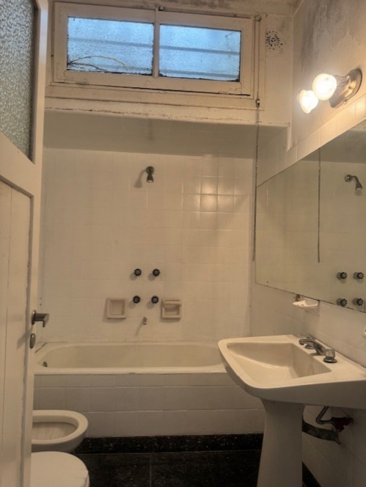 VENTA CHALET ESTILO MDP. ZONA PLAZA MITRE, IDEAL INVERSION O PROFESIONAL Y COMERCIAL