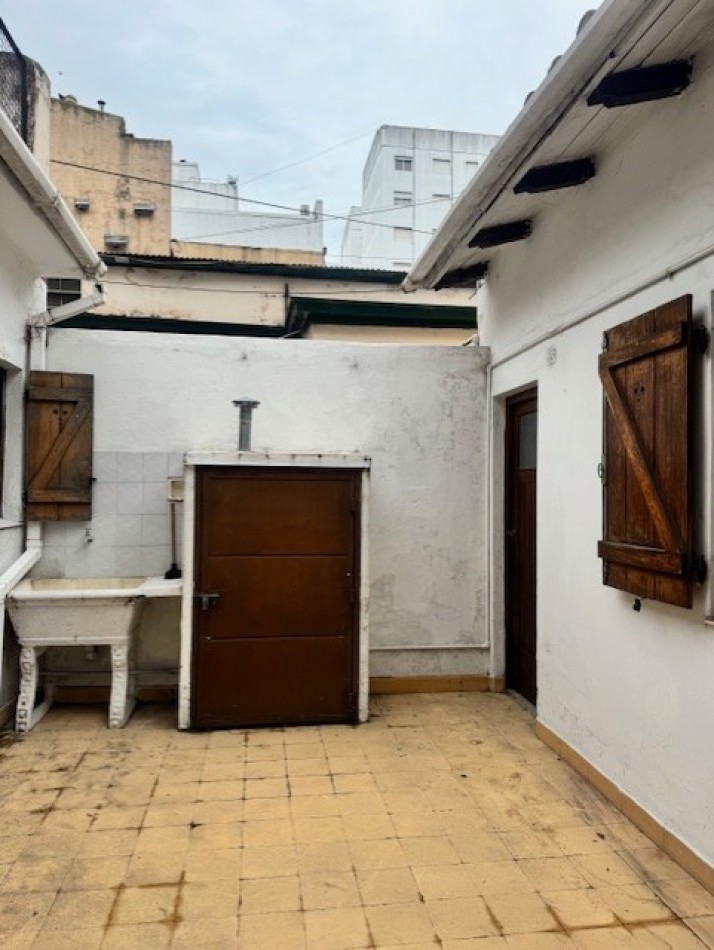 VENTA CHALET ESTILO MDP. ZONA PLAZA MITRE, IDEAL INVERSION O PROFESIONAL Y COMERCIAL