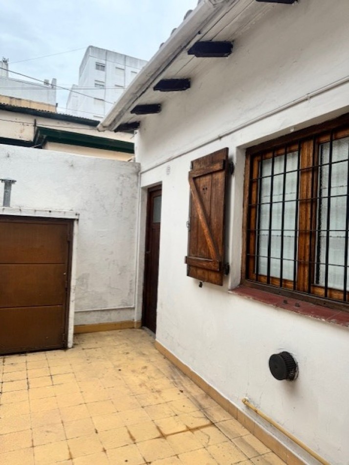 VENTA CHALET ESTILO MDP. ZONA PLAZA MITRE, IDEAL INVERSION O PROFESIONAL Y COMERCIAL