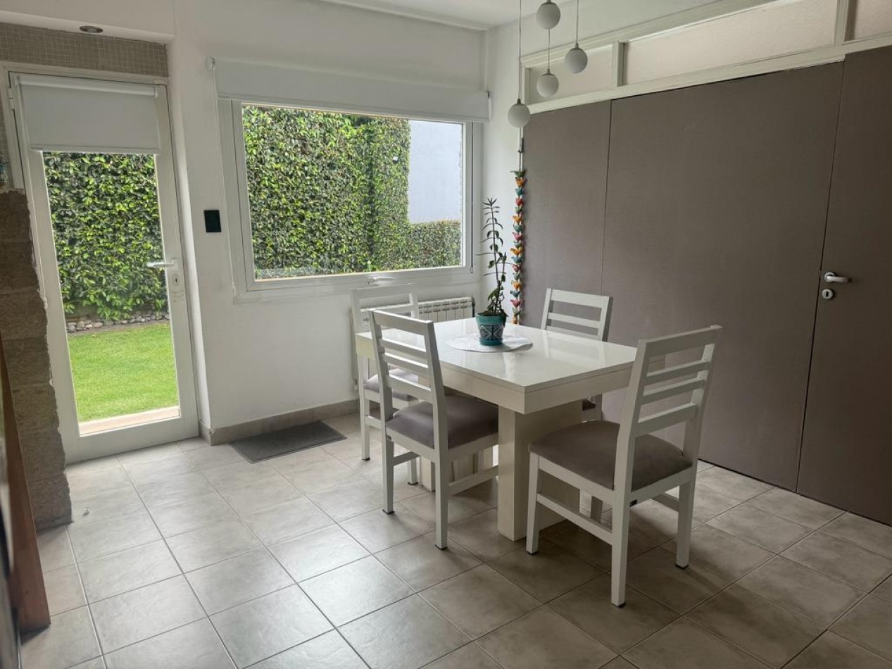 MAR DEL PLATA ALQUILER, ANUAL, IMPORTANTE CHALET DE 5 AMB. CON PARQUE Y PISCINA