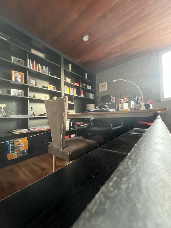 MAR DEL PLATA ALQUILER, ANUAL, IMPORTANTE CHALET DE 5 AMB. CON PARQUE Y PISCINA