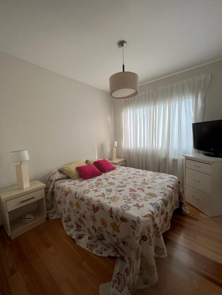 MAR DEL PLATA ALQUILER, ANUAL, IMPORTANTE CHALET DE 5 AMB. CON PARQUE Y PISCINA