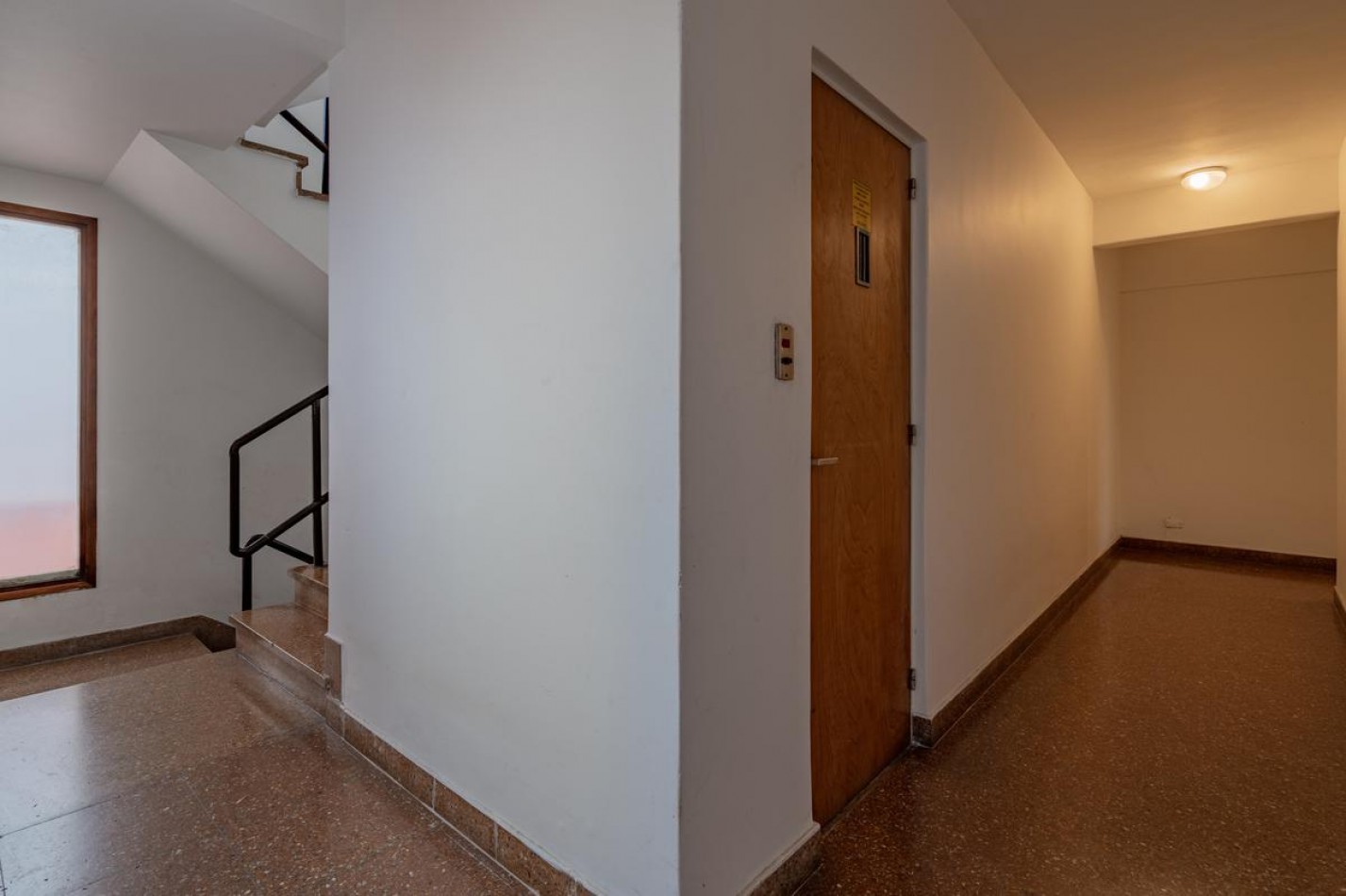 ALQUILER DE DEPTO A MTS DEL MAR, 3 AMB CON DEPENDENCIA Y TERRAZA PROPIA