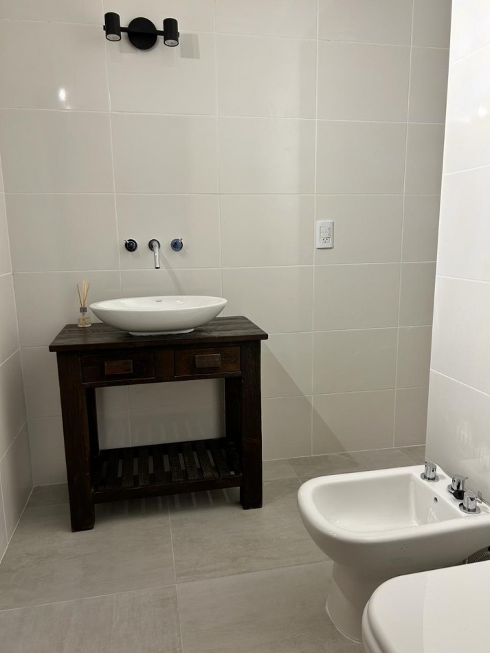 ALQUILER DE DEPTO A MTS DEL MAR, 3 AMB CON DEPENDENCIA Y TERRAZA PROPIA