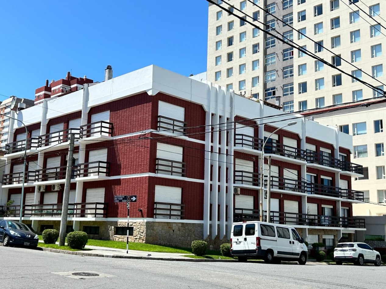 ALQUILER DE DEPTO A MTS DEL MAR, 3 AMB CON DEPENDENCIA Y TERRAZA PROPIA
