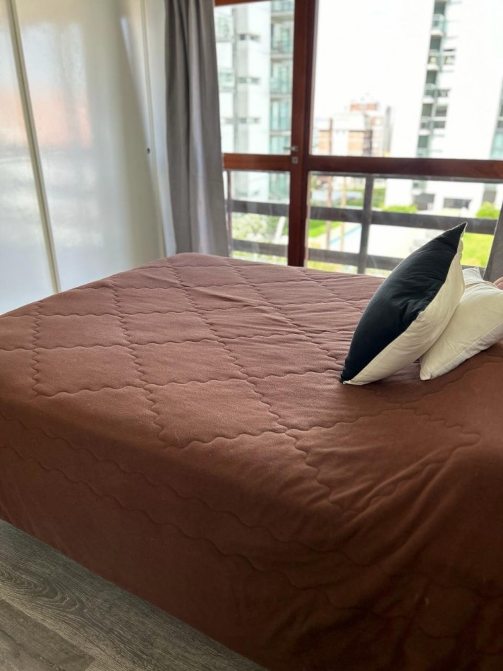 ALQUILER DE DEPTO A MTS DEL MAR, 3 AMB CON DEPENDENCIA Y TERRAZA PROPIA